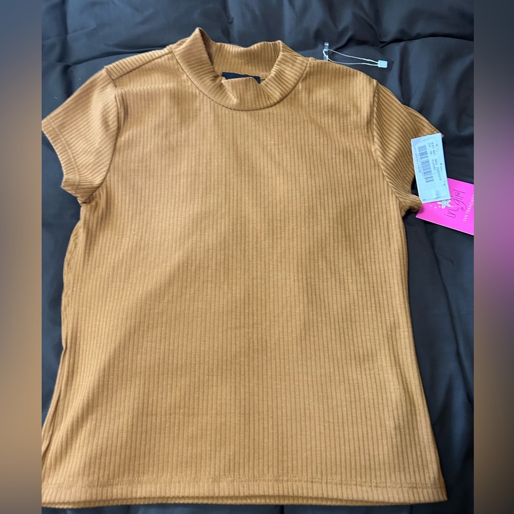 Girls short sleeve shirt size large never worn